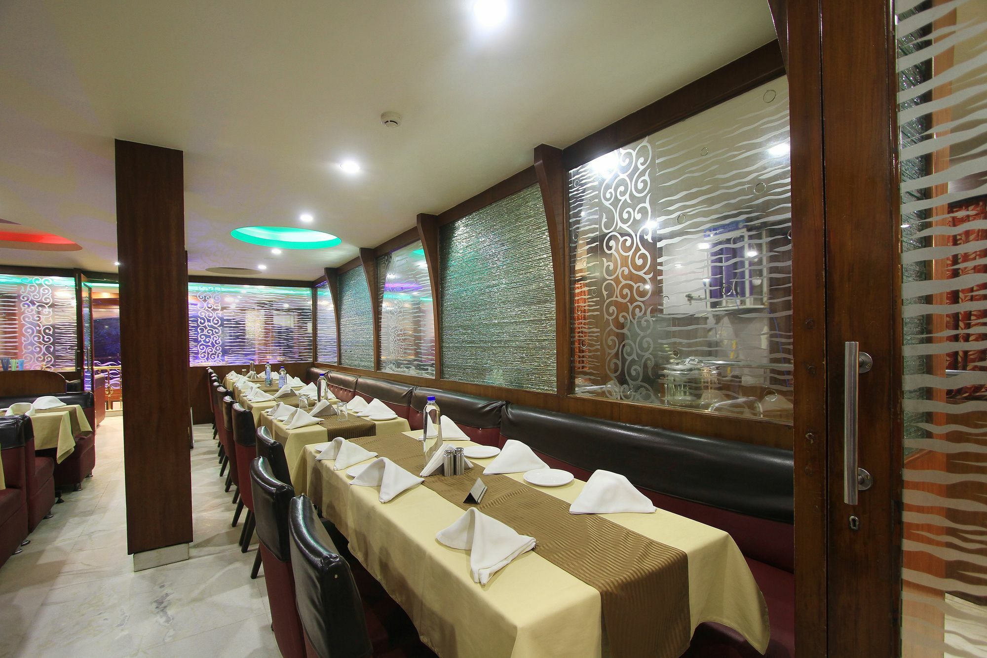 Oyo 9925 The Ocea International Hotel Bangalore Buitenkant foto