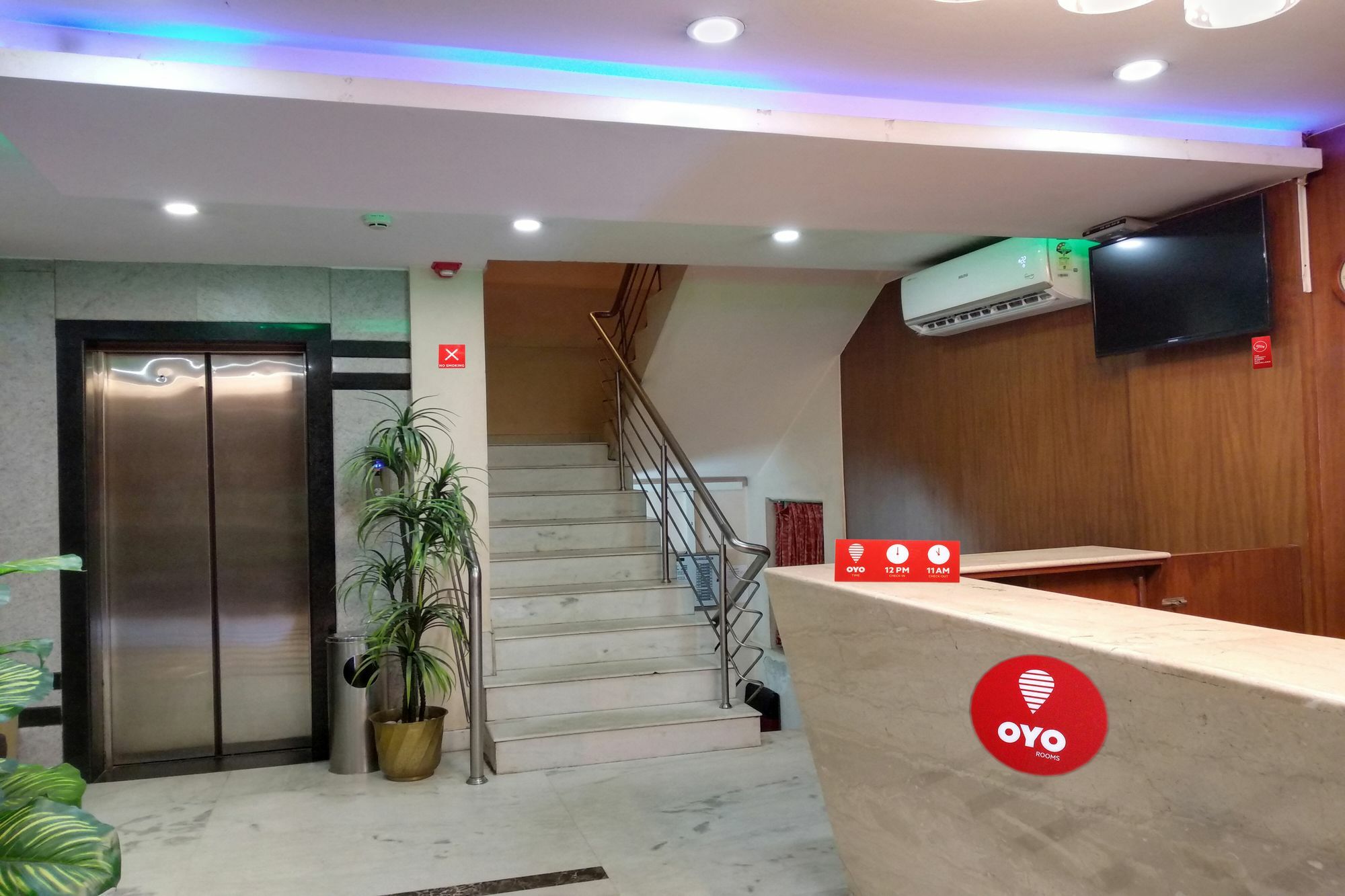 Oyo 9925 The Ocea International Hotel Bangalore Buitenkant foto